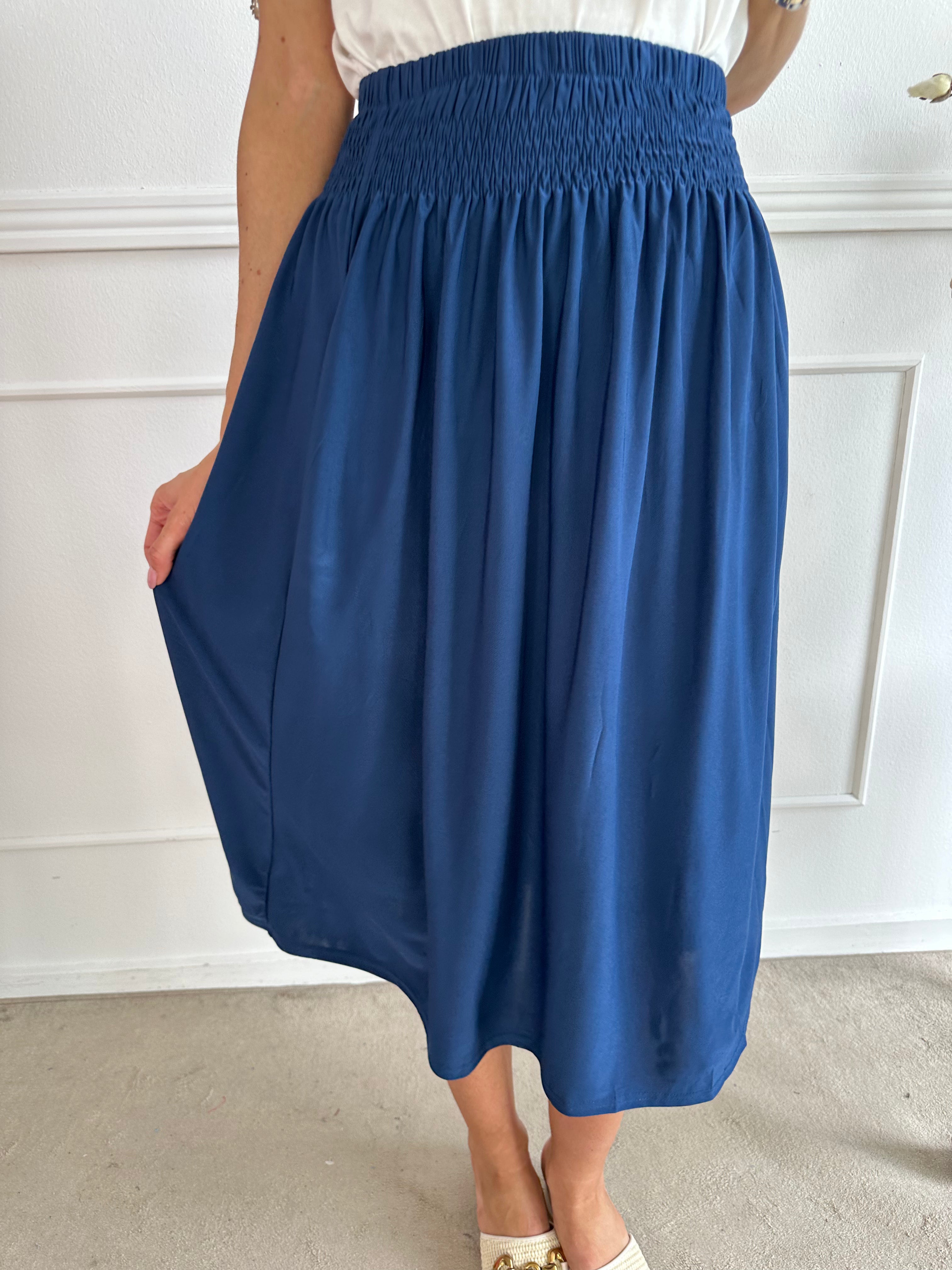 Pams Plain Midi Skirt - Kjol i stretchigt material med fickor